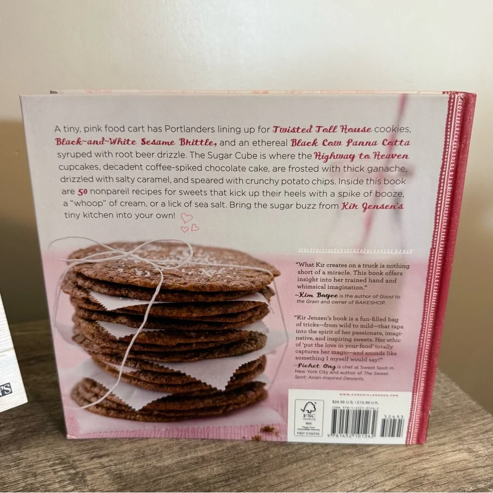 The Sugar Cube Dessert Recipe Book & Chocolate Modeling Cake Toppers Book